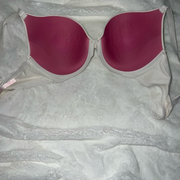 36DD Victoria’s Secret bra - Picture 2 of 2